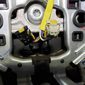 4-Airbag clips_stering_bolt.jpg